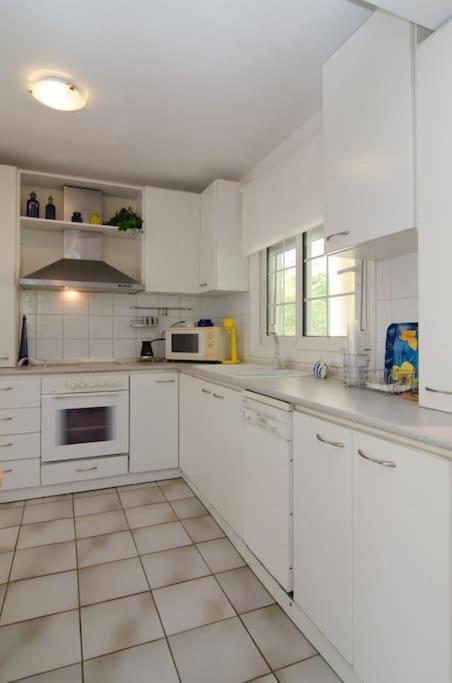Вилла Wonderful House With Private Garden Флогита Экстерьер фото