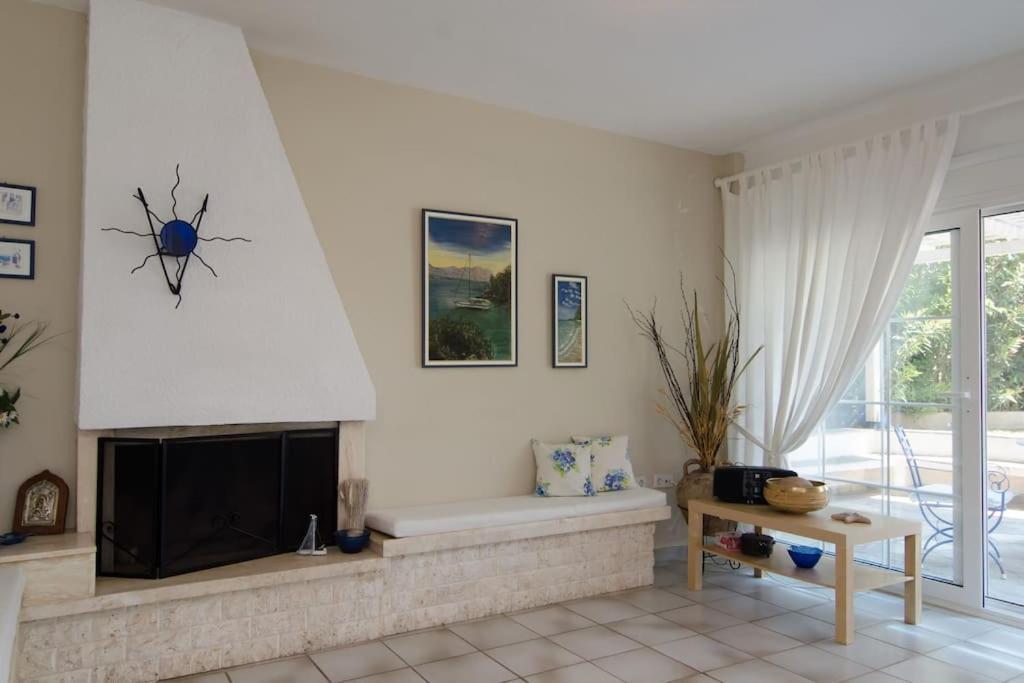 Вилла Wonderful House With Private Garden Флогита Экстерьер фото