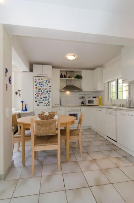 Вилла Wonderful House With Private Garden Флогита Экстерьер фото