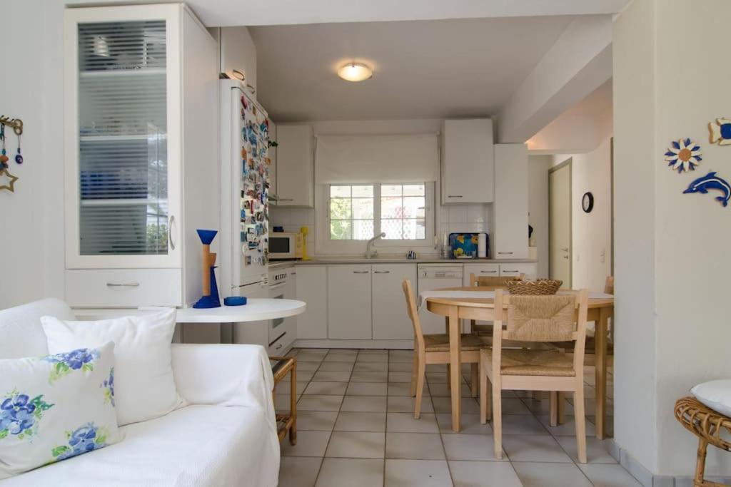 Вилла Wonderful House With Private Garden Флогита Экстерьер фото