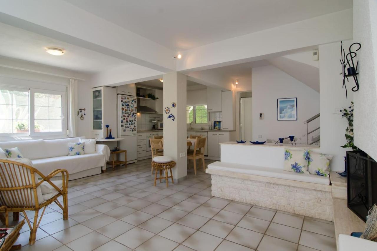 Вилла Wonderful House With Private Garden Флогита Экстерьер фото