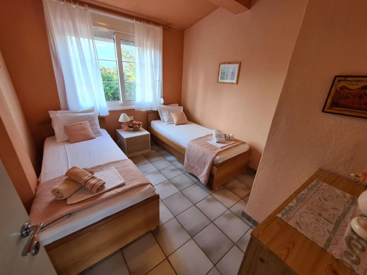 Вилла Wonderful House With Private Garden Флогита Экстерьер фото
